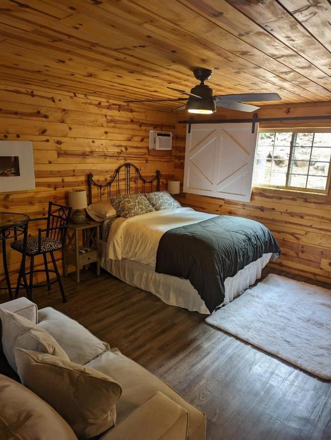 Hotel Red Barn Retreat à North Fork Extérieur photo